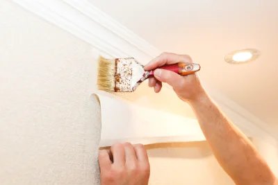 Pose de papier peint à Guiseniers — revêtements muraux et toiles de verre